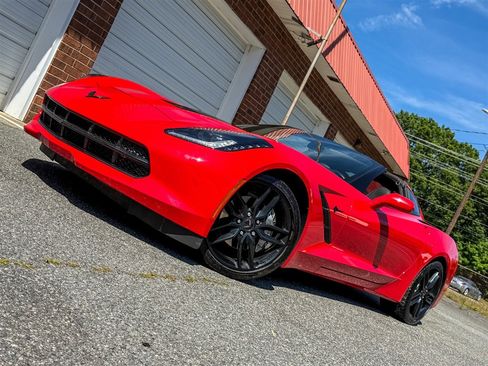 Used 2019 Chevrolet Corvette Stingray Coupe w/ Carbon Flash Badge Package RWD image 8