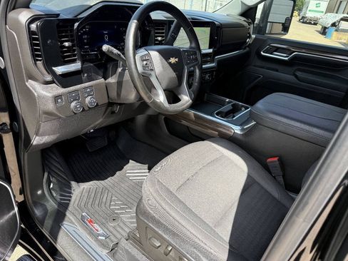 Used 2024 Chevrolet Silverado 2500 LT AWD/4WD image 12