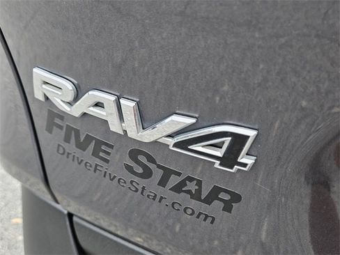 Used 2019 Toyota RAV4 LE image 10