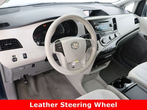 Used 2011 Toyota Sienna LE image 13
