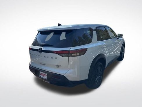 Used 2024 Nissan Pathfinder S image 6