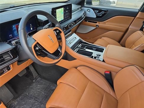 Used 2025 Lincoln Aviator Black Label w/ Jet Appearance Package image 19