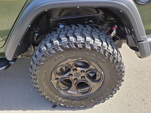 Used 2021 Jeep Wrangler Unlimited Rubicon w/ Dual Top Group image 23