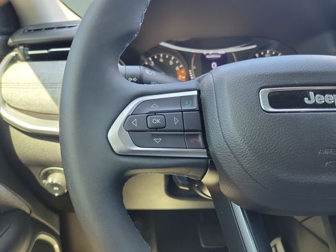 Used 2022 Jeep Compass Latitude w/ Sun and Sound Group AWD/4WD image 18