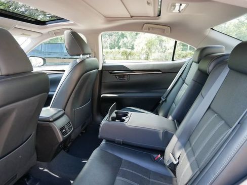 Used 2018 Lexus ES 350 w/ Luxury Package w/Wood Trim FWD image 9