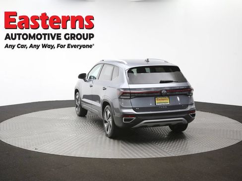 Used 2025 Volkswagen Taos SE AWD/4WD image 64