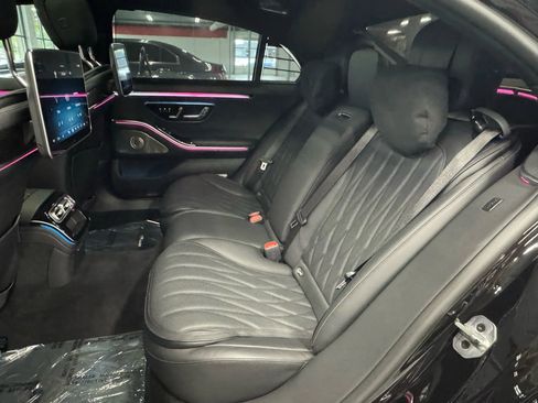 Used 2024 Mercedes-Benz S 63 AMG S w/ Carbon Fiber Exterior Package image 57