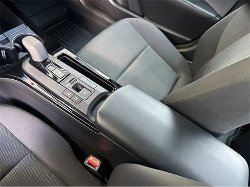 Used 2023 Toyota Prius LE image 31