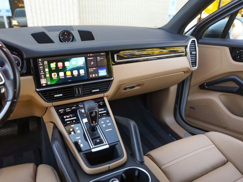 Used 2019 Porsche Cayenne image 36