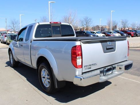 Used 2017 Nissan Frontier SV image 5
