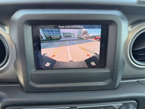 Used 2023 Jeep Gladiator Sport image 17