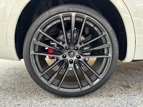 Used 2023 Maserati Levante Trofeo image 16