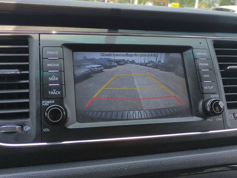 Used 2017 Kia Sedona LX w/ LX Essentials Premium Package FWD image 20