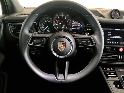 Used 2025 Porsche Macan image 18