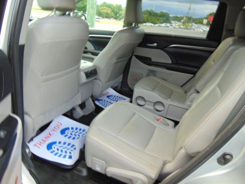 Used 2015 Toyota Highlander Limited AWD/4WD image 15