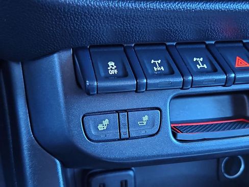 Used 2021 Chevrolet Colorado ZR2 w/ ZR2 Dusk Special Edition image 16