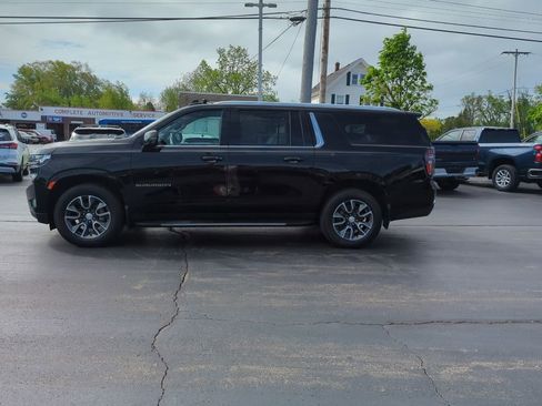 Used 2022 Chevrolet Suburban LT w/ Luxury Package AWD/4WD image 5
