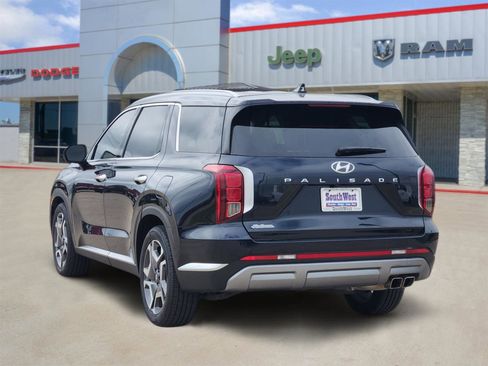 Used 2024 Hyundai Palisade Limited FWD image 4