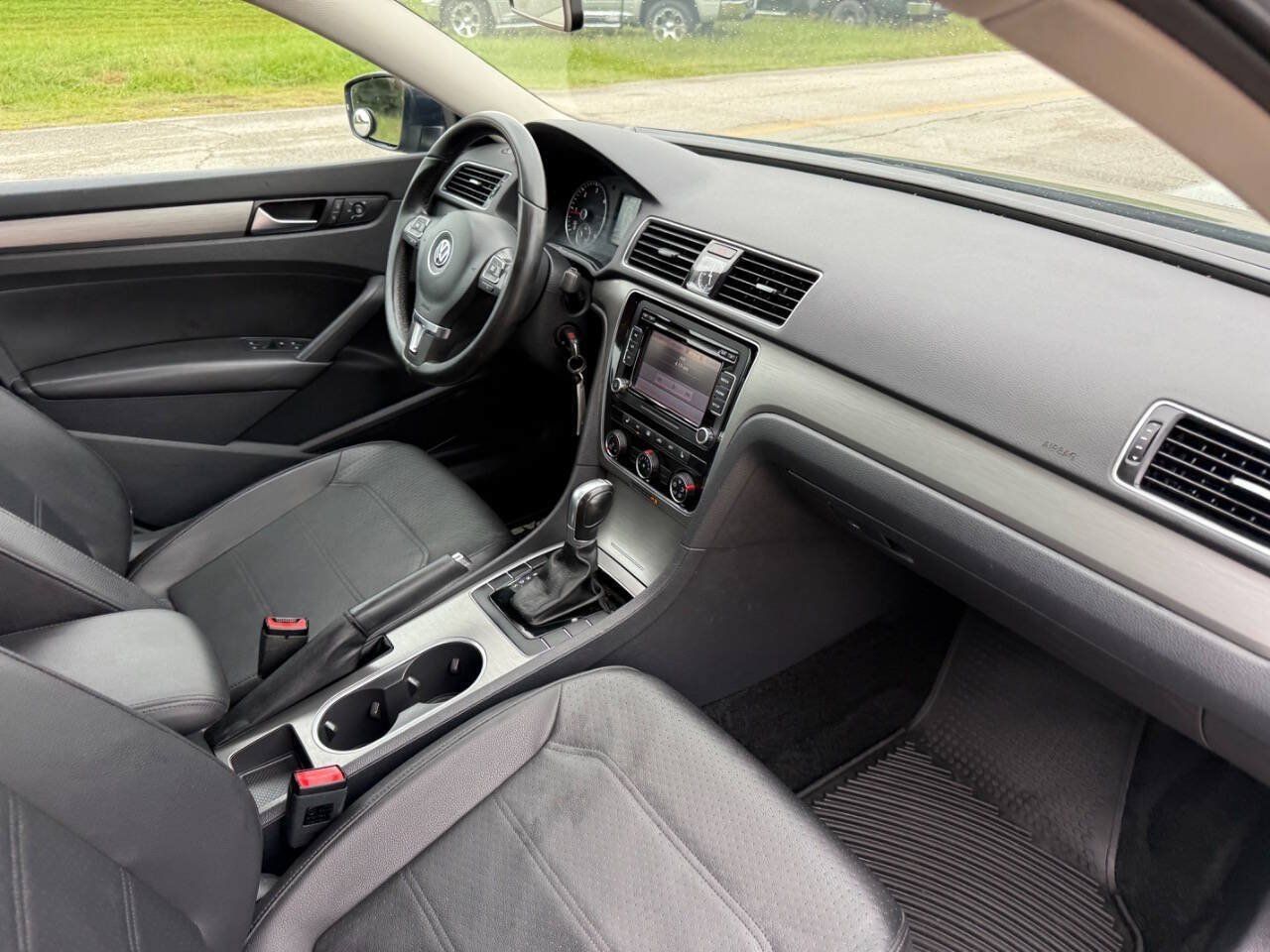 Used 2015 Volkswagen Passat TDI SE FWD image 30