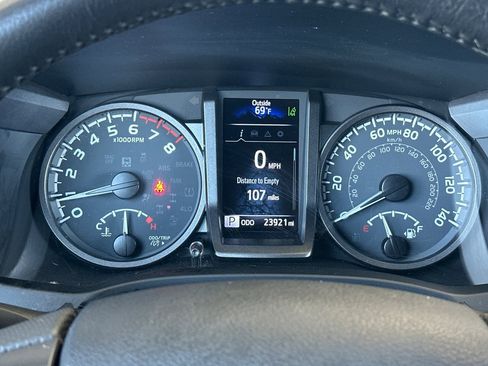 Certified 2023 Toyota Tacoma TRD Off-Road AWD/4WD image 22
