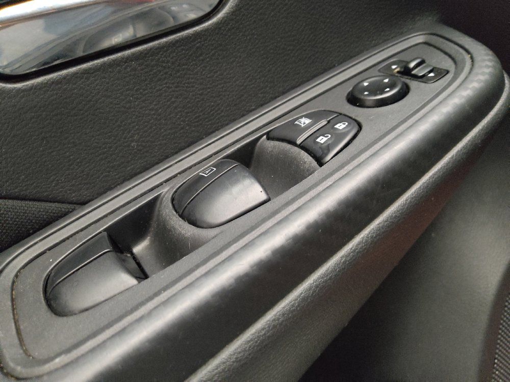 Used 2021 Nissan Versa SV FWD image 27