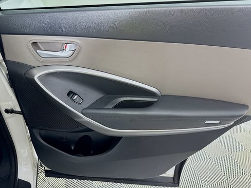 Used 2017 Hyundai Santa Fe SE image 46