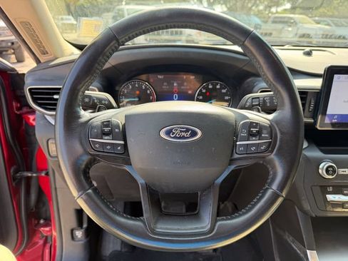 Used 2020 Ford Explorer XLT w/ Equipment Group 202A AWD/4WD image 9