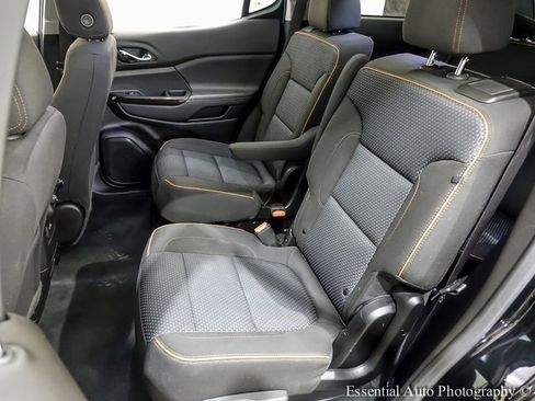 Used 2020 GMC Acadia AT4 image 11