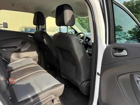 Used 2017 Ford Escape SE FWD image 16