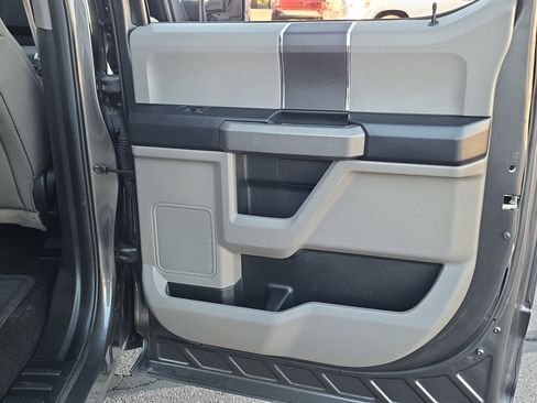 Used 2017 Ford F150 XLT image 26