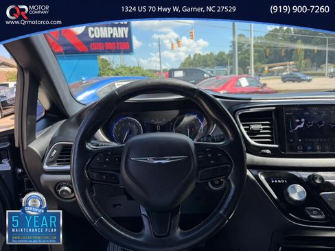 Used 2019 Chrysler Pacifica Touring Plus w/ S Appearance Package FWD image 12