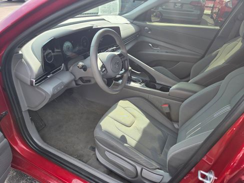 Used 2023 Hyundai Elantra SEL FWD image 3