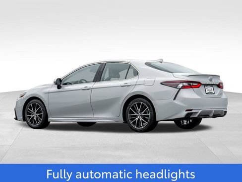 Used 2024 Toyota Camry SE FWD image 5