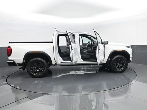 Used 2025 GMC Canyon Elevation image 27