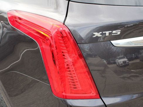 Used 2018 Cadillac XT5 Luxury w/ Driver Awareness Package image 9