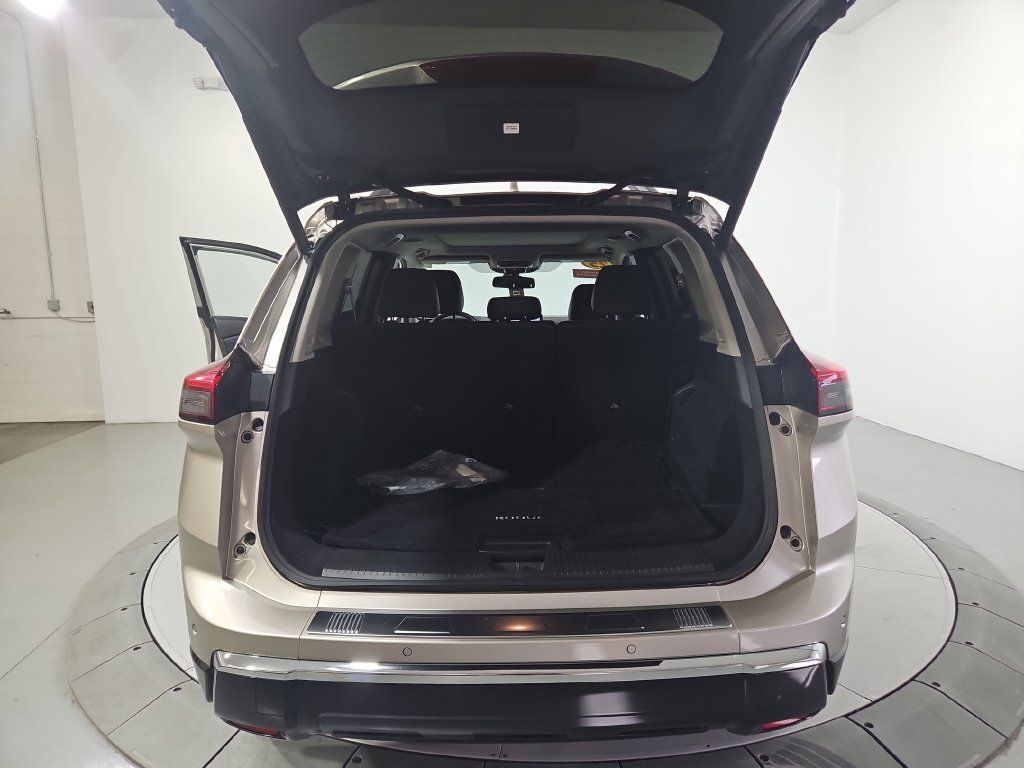 Certified 2025 Nissan Rogue Platinum FWD image 24
