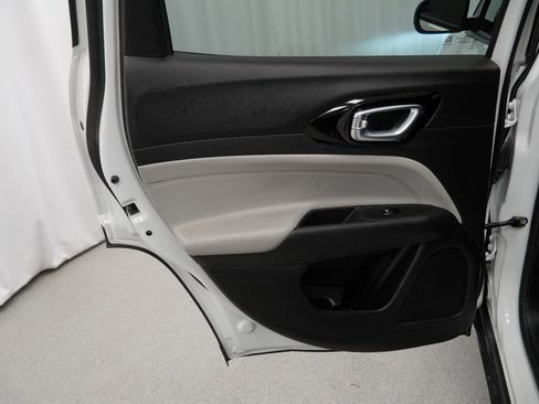 Certified 2023 Jeep Compass Limited image 44