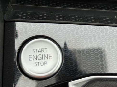 New 2025 Volkswagen Taos SE image 24