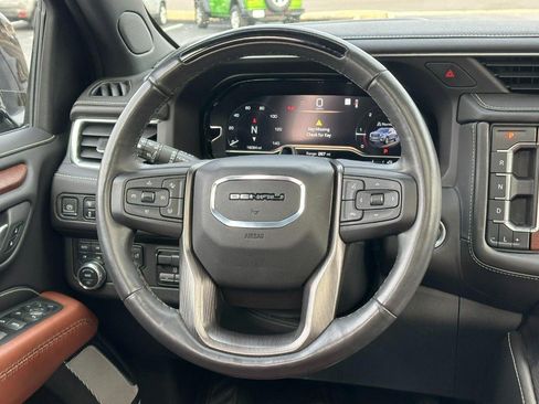 Used 2023 GMC Yukon Denali Ultimate image 17