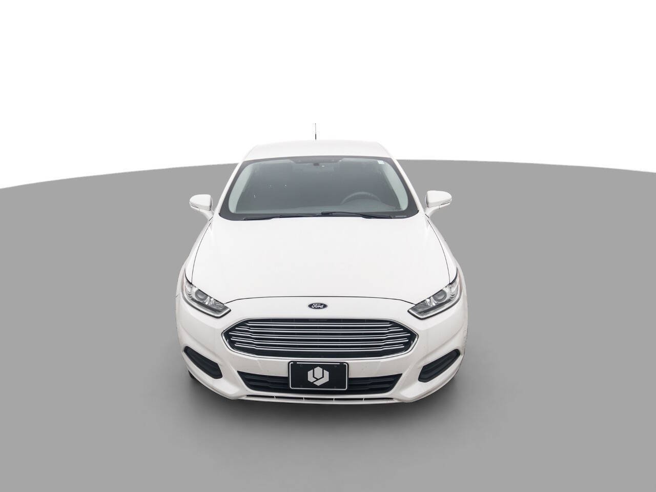 Used 2014 Ford Fusion SE FWD image 2