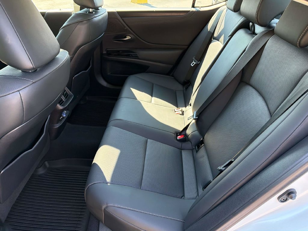 Used 2023 Lexus ES 350 w/ Premium Package FWD image 24