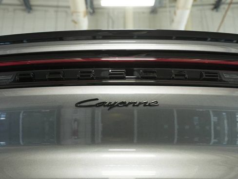 Used 2025 Porsche Cayenne Coupe image 39