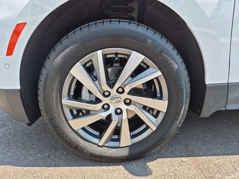 Used 2024 Chevrolet Equinox Premier AWD/4WD image 36