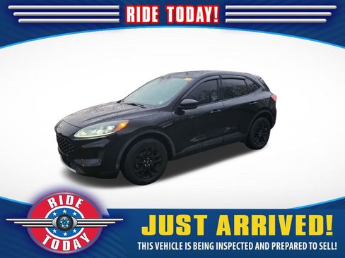Used 2020 Ford Escape SE Sport image 1