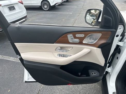 Used 2025 Mercedes-Benz GLS 450 4MATIC image 20