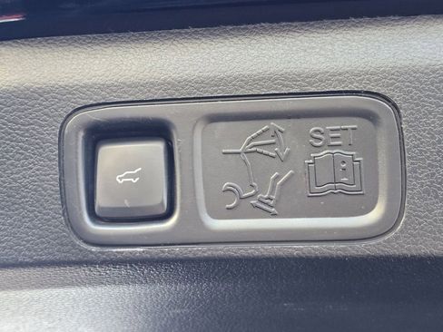 Used 2021 Ford Expedition Limited image 32