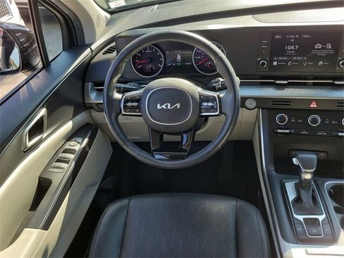 Certified 2024 Kia Carnival LX image 14