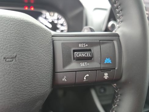 Certified 2025 Nissan Rogue SV FWD image 18
