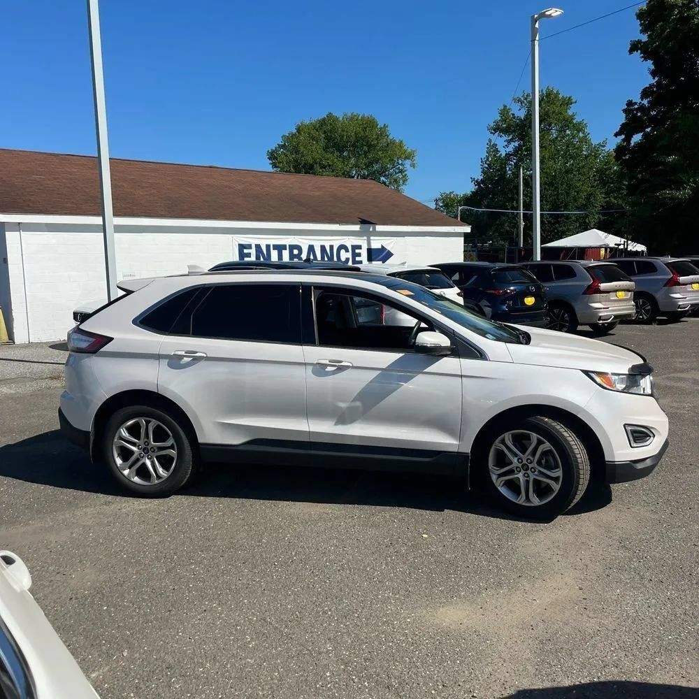Used 2018 Ford Edge Titanium w/ Equipment Group 301A AWD/4WD image 7