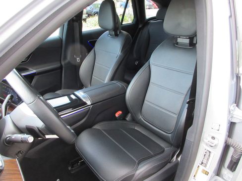 Used 2023 Mercedes-Benz GLC 300 4MATIC image 32